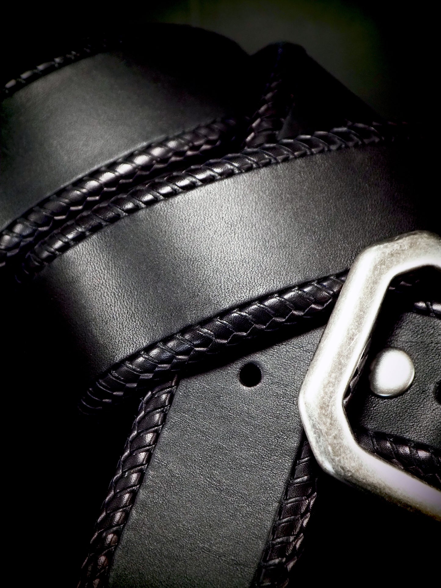Black bridle leather belt with kangaroo lace braided edge!