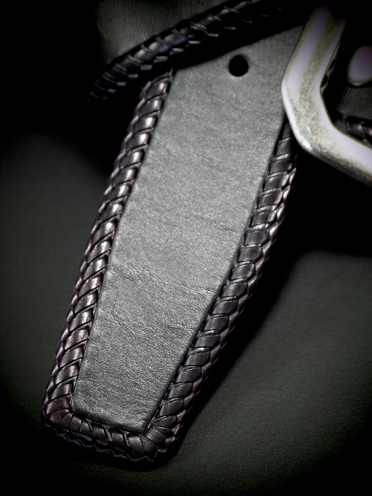Black bridle leather belt with kangaroo lace braided edge!