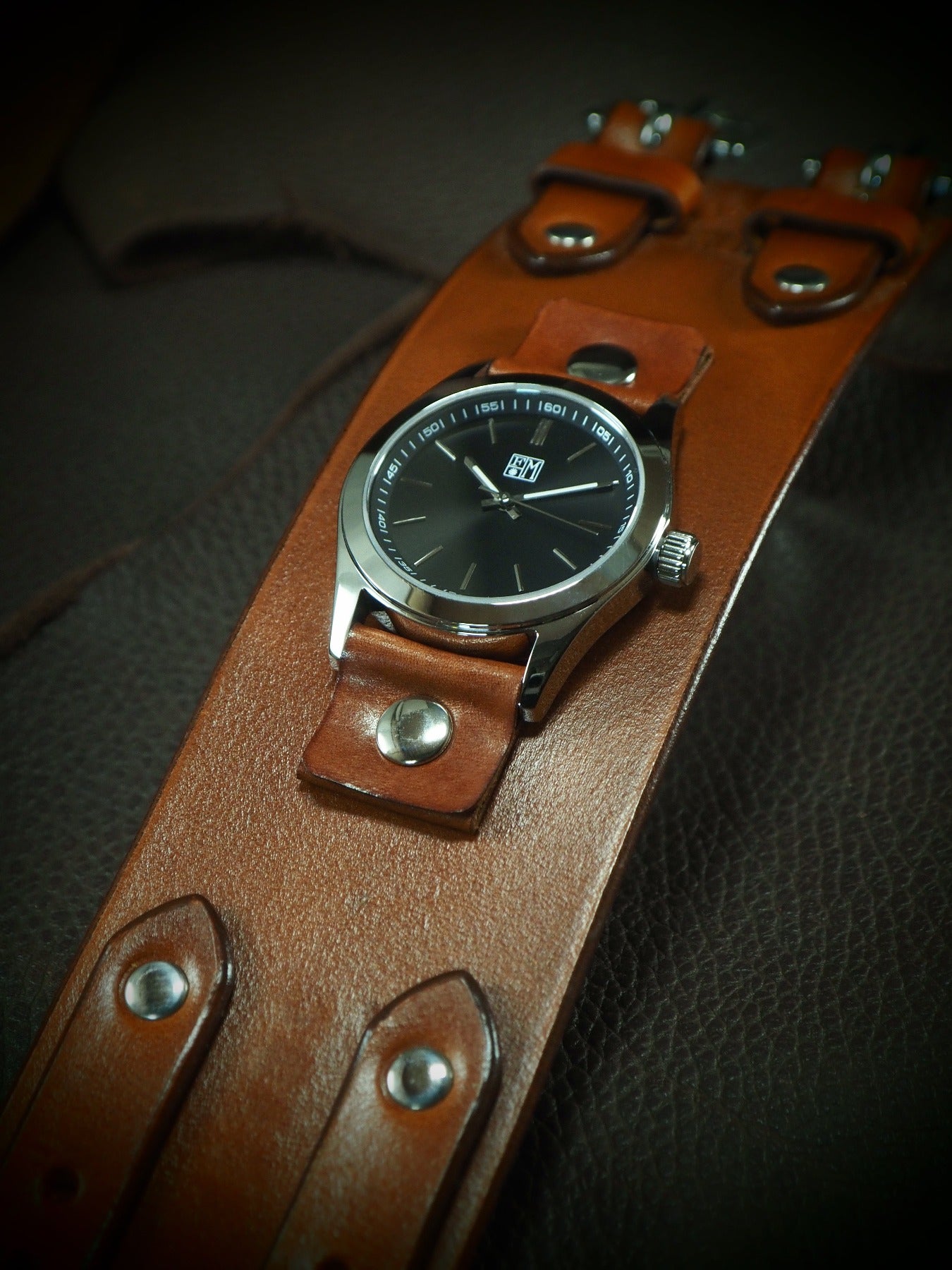 Rich Tan Leather cuff watch : Refined Retro Vintage style