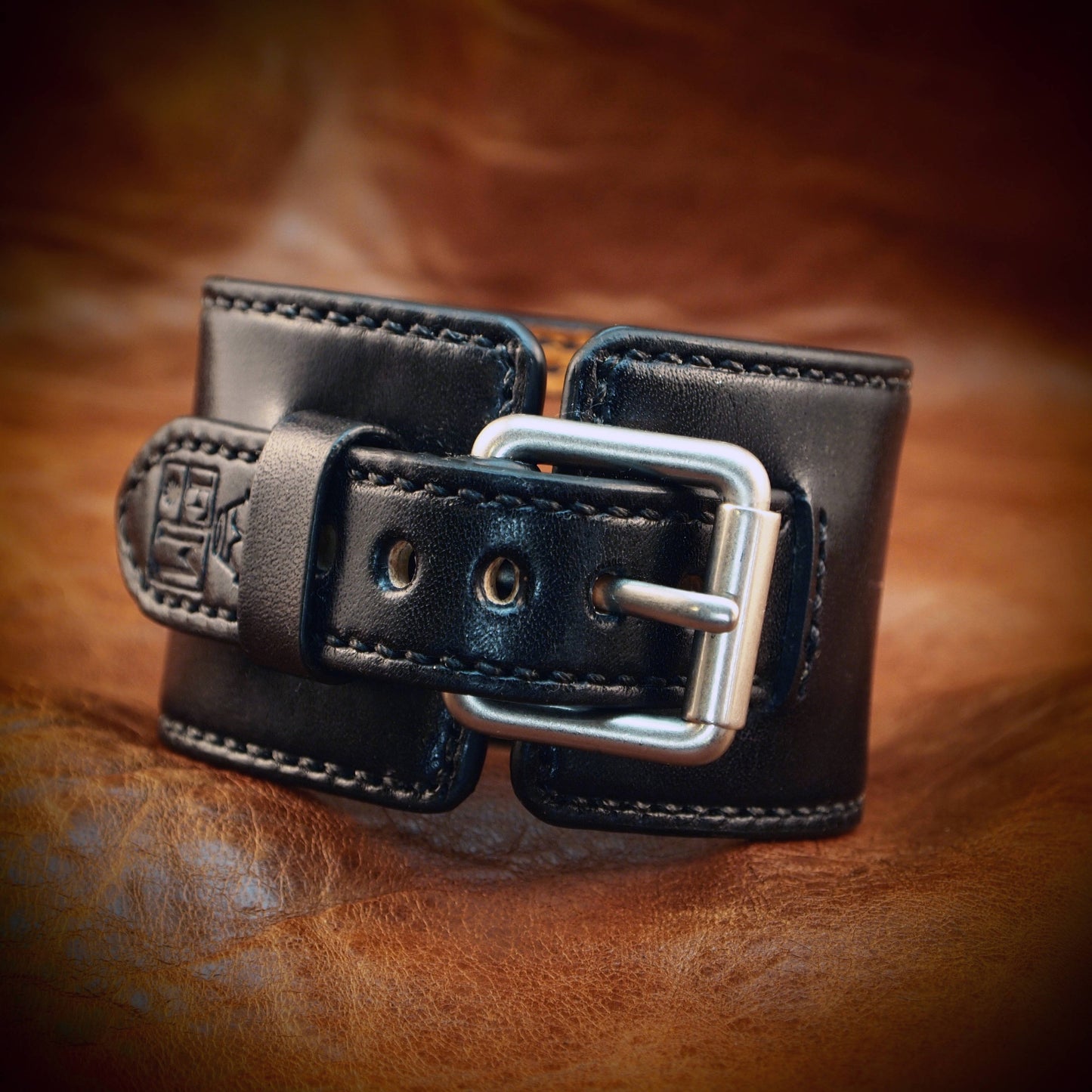Apple Ultra watchband black handstitched Veg-Tan