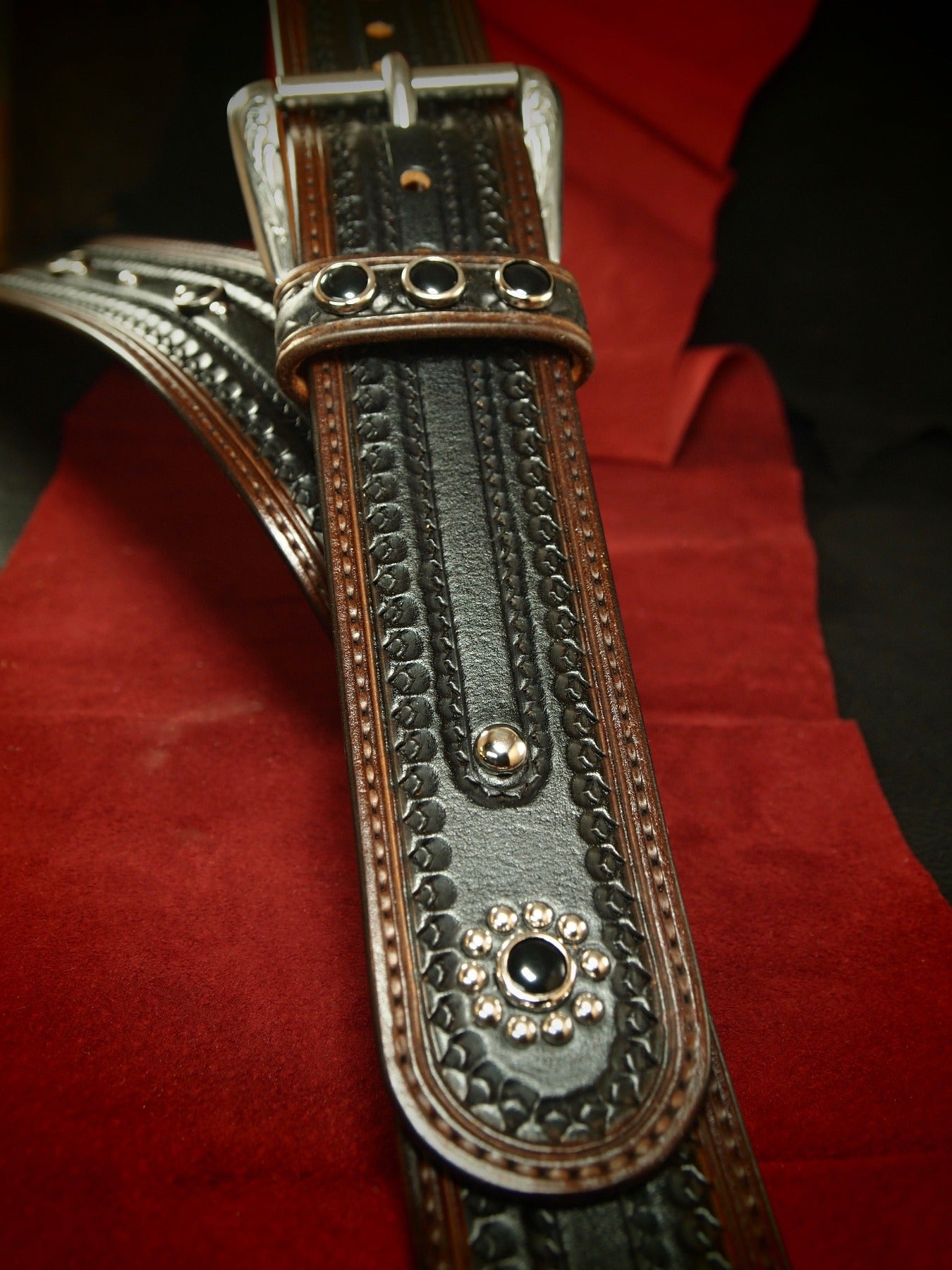 Black bridle leather Vintage style guitar strap!