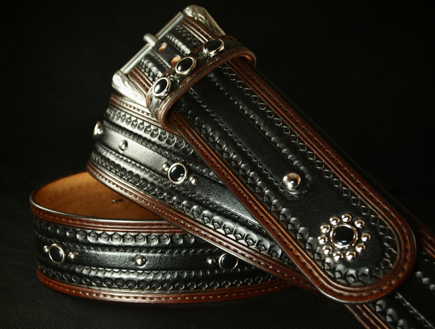 Black bridle leather Vintage style guitar strap!