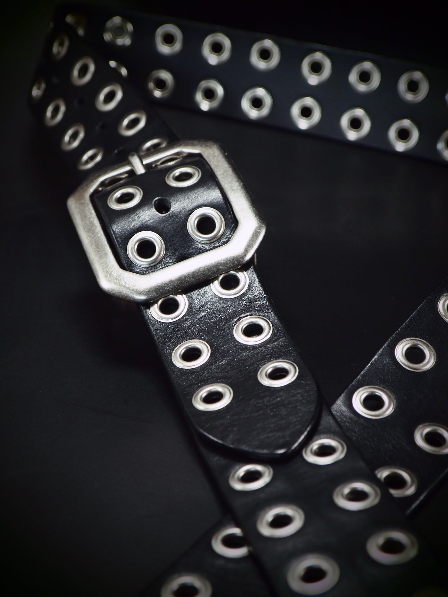 Black bridle leather Grommet guitar strap